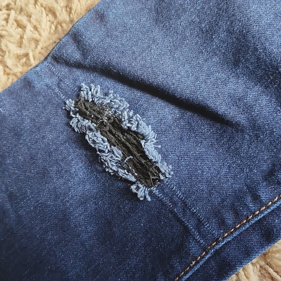 Children's Place dark wash distressed skinny jeans size 6x/7 - Picture 3 of 8